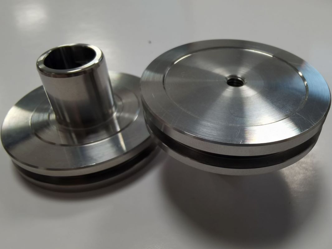 The piston of hydraulic cylinder of hot runner